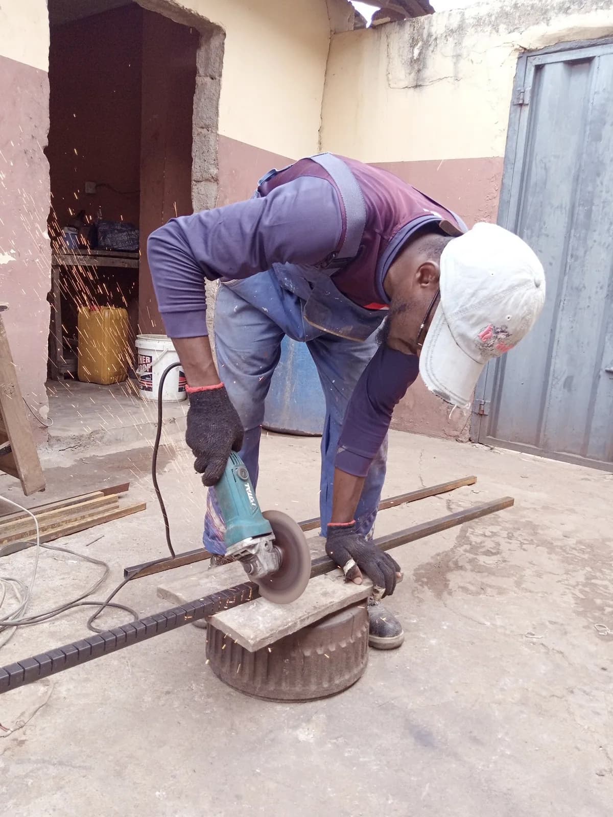 Sample photo, general repairs work in Nigeria: Cutting metal pipes in sizes 08
