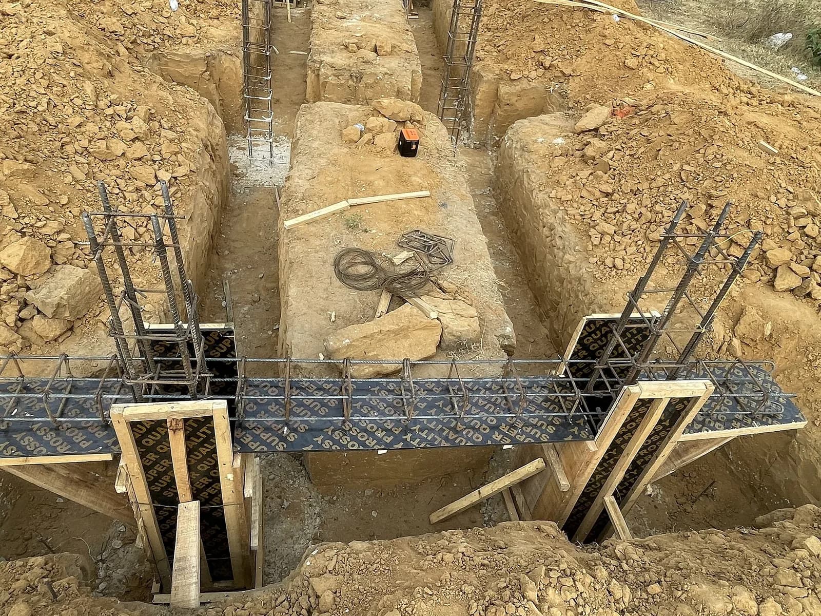 Sample photo, pillars / columns work in Nigeria: Reinforced columns base